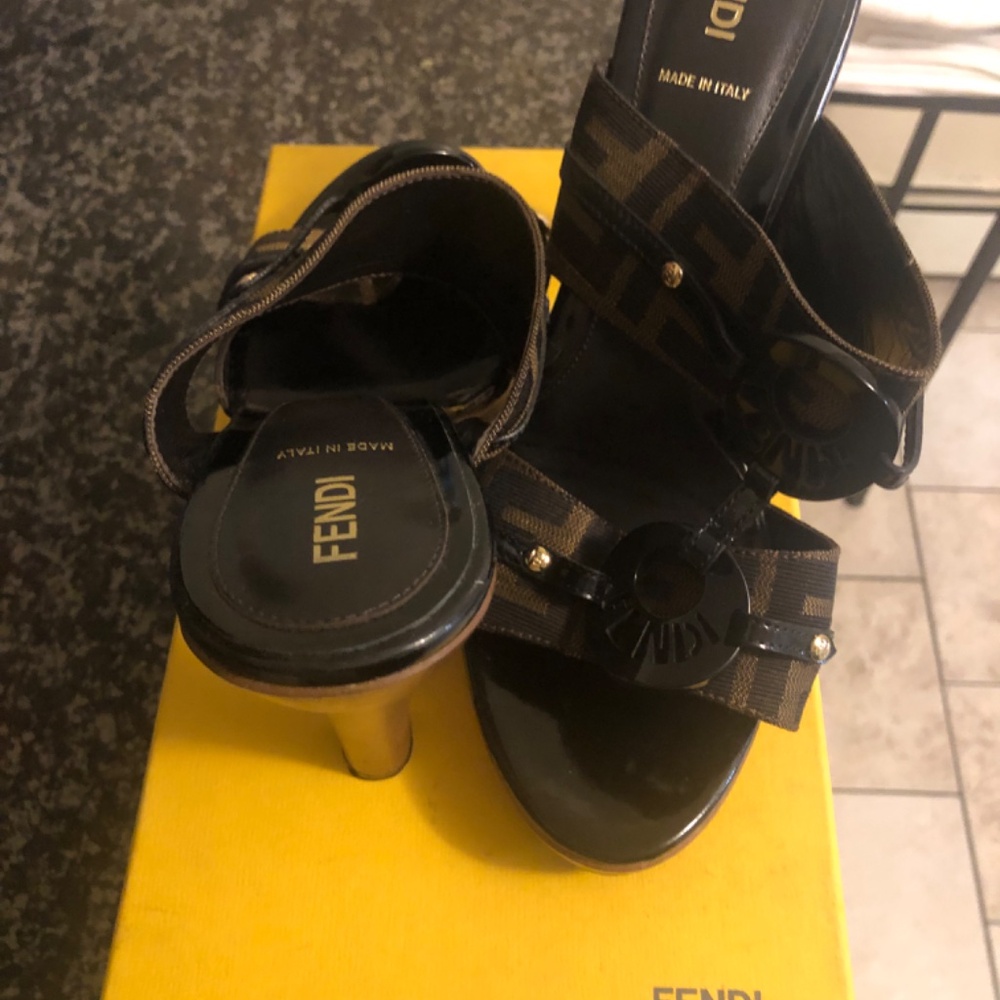 Fendi - Picture 10 of 12
